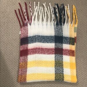 BP scarf with pockets 👀